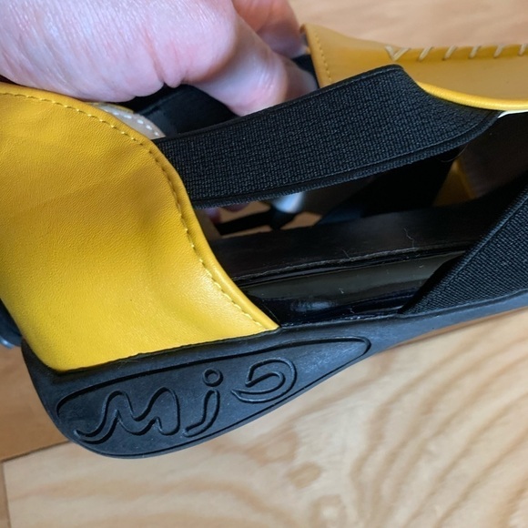 Mjs skull and crossbones slip ons. Size 8 - Picture 7 of 8